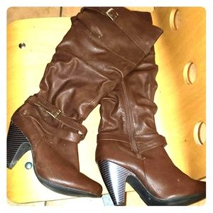 Calf high leather boots